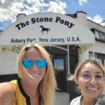 Perla_and_Kathryn_at_The_Stone_Pony